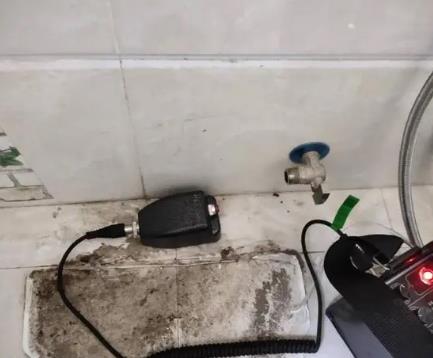 市中屋顶漏水维修公司分享下卫生间漏水的危害及解决方法